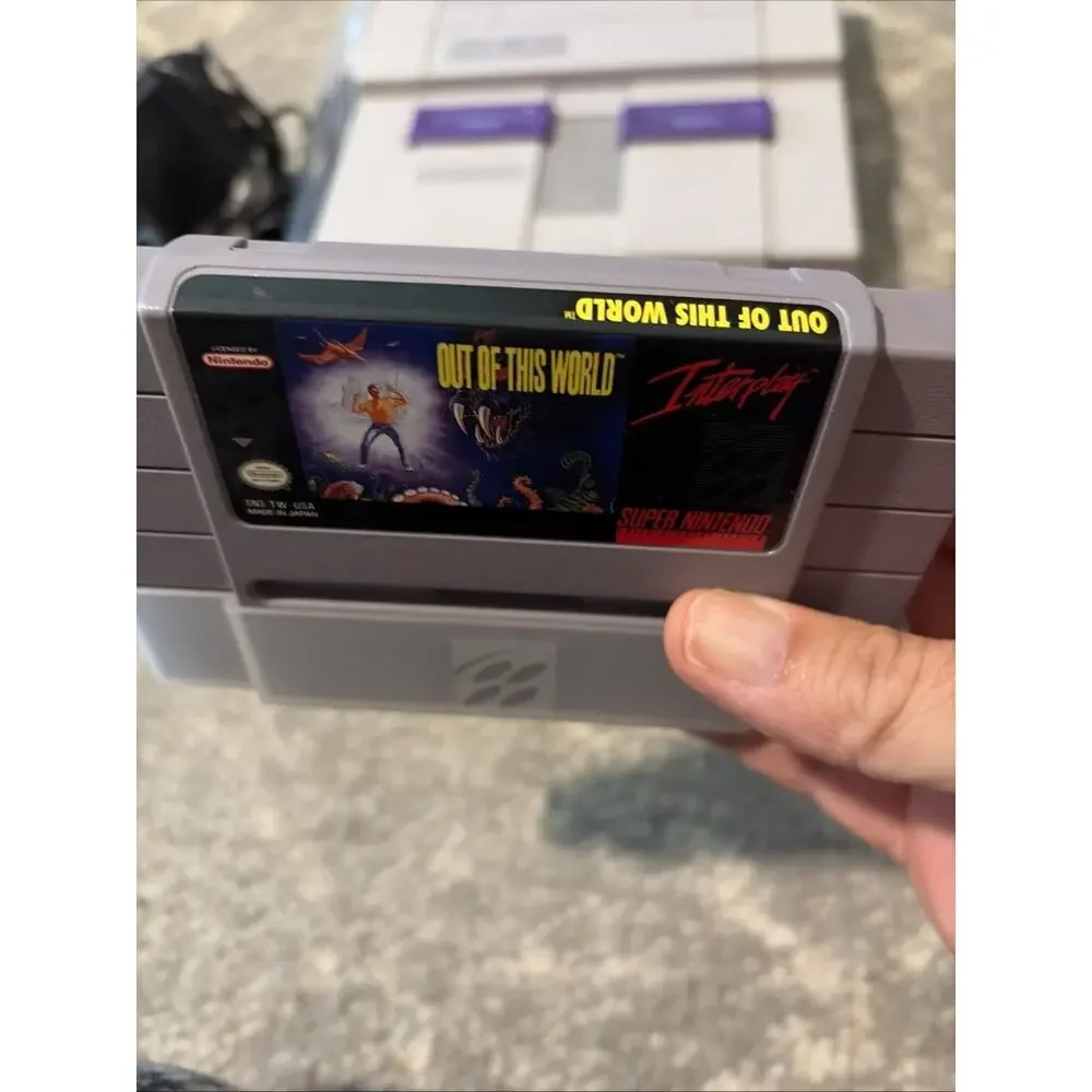 Super Nintendo SNES Console bundle w/ Cables, 2 Controllers And Game (Works)